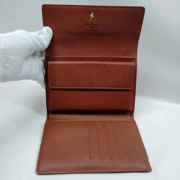 Authentic Louis Vuitton Brown Monogram Wallet mn398-030526